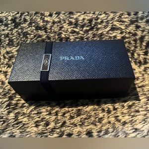 Prada Box with strap 🖤✨
